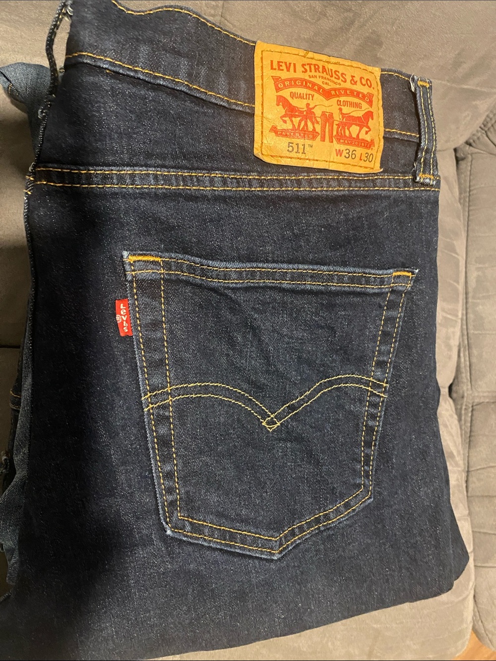 Levi's Slim Men's Jeans in Dark Indigo with Contrast Stitching